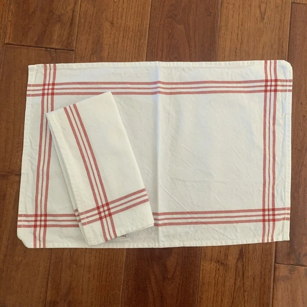 SUR LA TABLE Set of four Cotton Placemats & Napkins Red White French Country